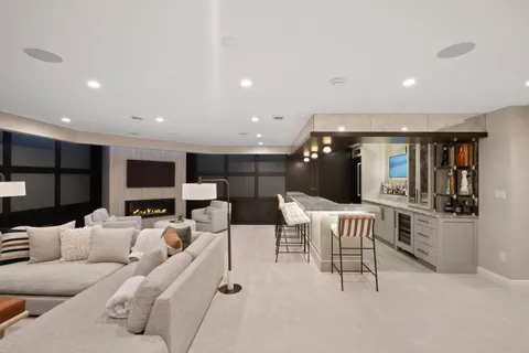 $5,775,000 | 8100 North Beach Drive, Fox Point, WI 53217