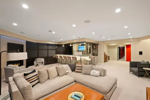 $5,775,000 | 8100 North Beach Drive, Fox Point, WI 53217