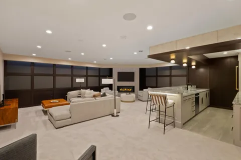 $5,775,000 | 8100 North Beach Drive, Fox Point, WI 53217