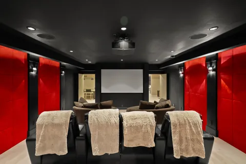 $5,775,000 | 8100 North Beach Drive, Fox Point, WI 53217