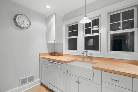 $5,775,000 | 8100 North Beach Drive, Fox Point, WI 53217