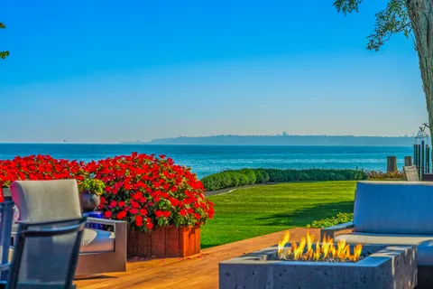 $5,775,000 | 8100 North Beach Drive, Fox Point, WI 53217