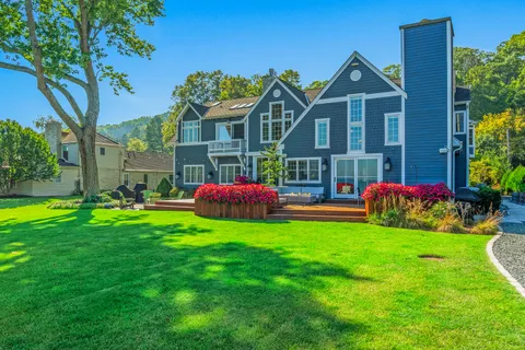 $5,775,000 | 8100 North Beach Drive, Fox Point, WI 53217