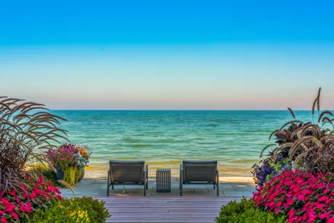 $5,775,000 | 8100 North Beach Drive, Fox Point, WI 53217