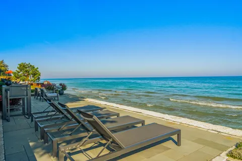 $5,775,000 | 8100 North Beach Drive, Fox Point, WI 53217