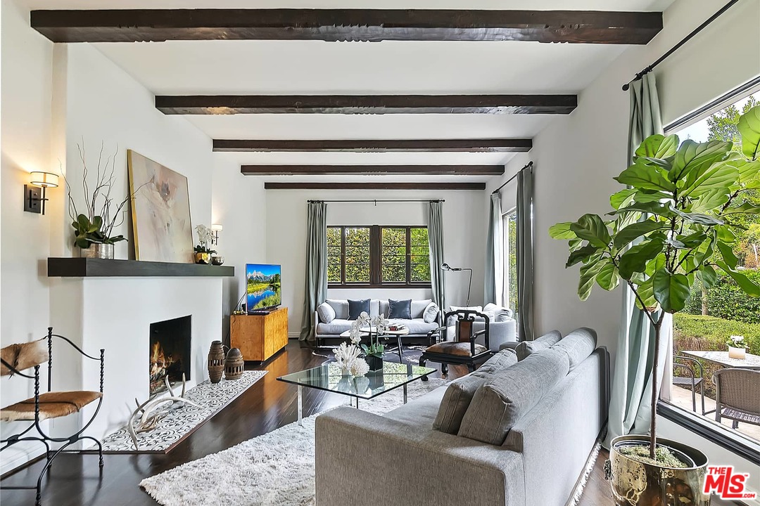 801 South Muirfield Road Los Angeles, CA 90005 - Photo 1 of 36 Gallery Image 1