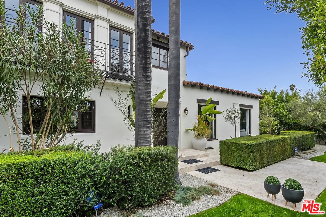801 South Muirfield Road Los Angeles, CA 90005 - Photo 2 of 36 Gallery Image 2