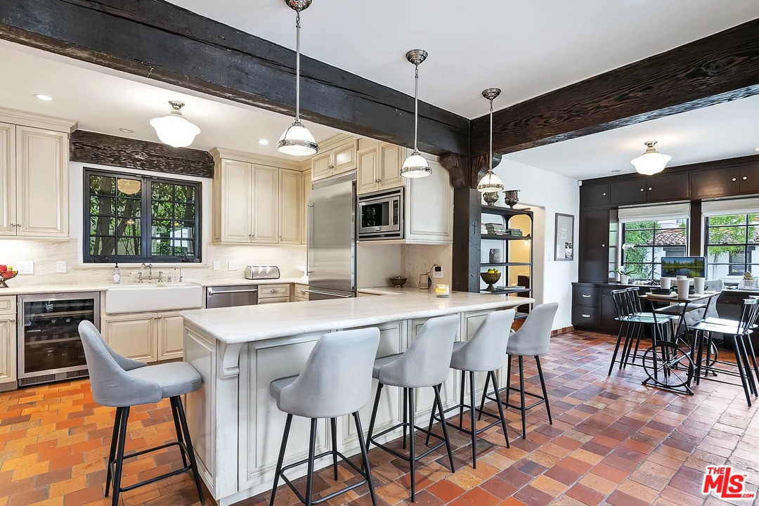 801 South Muirfield Road Los Angeles, CA 90005 - Photo 11 of 36 Gallery Image 11