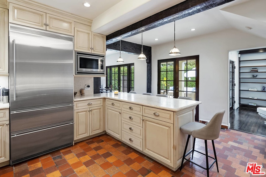 801 South Muirfield Road Los Angeles, CA 90005 - Photo 14 of 36 Gallery Image 14