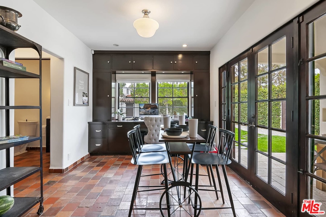 801 South Muirfield Road Los Angeles, CA 90005 - Photo 15 of 36 Gallery Image 15