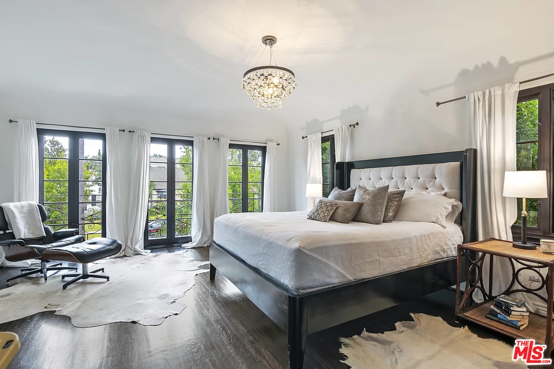 801 South Muirfield Road Los Angeles, CA 90005 - Photo 17 of 36 Gallery Image 17