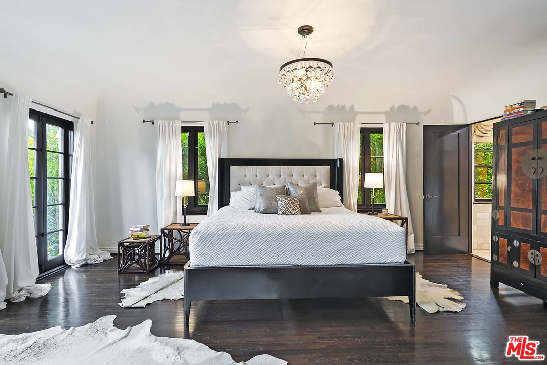 801 South Muirfield Road Los Angeles, CA 90005 - Photo 18 of 36 Gallery Image 18