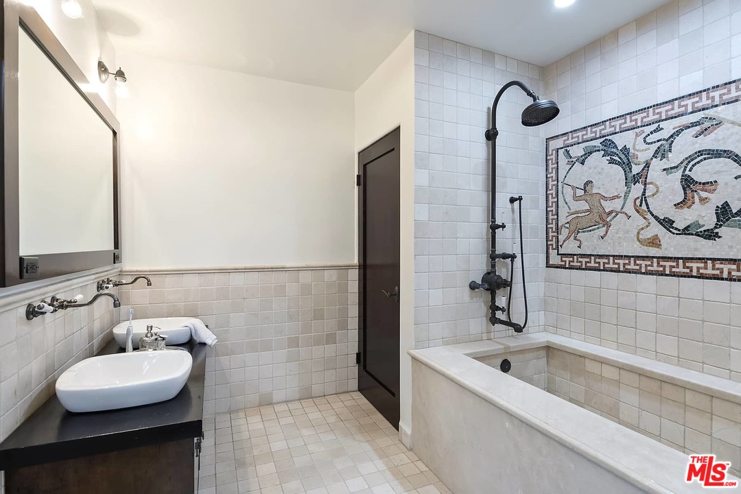 801 South Muirfield Road Los Angeles, CA 90005 - Photo 19 of 36 Gallery Image 19