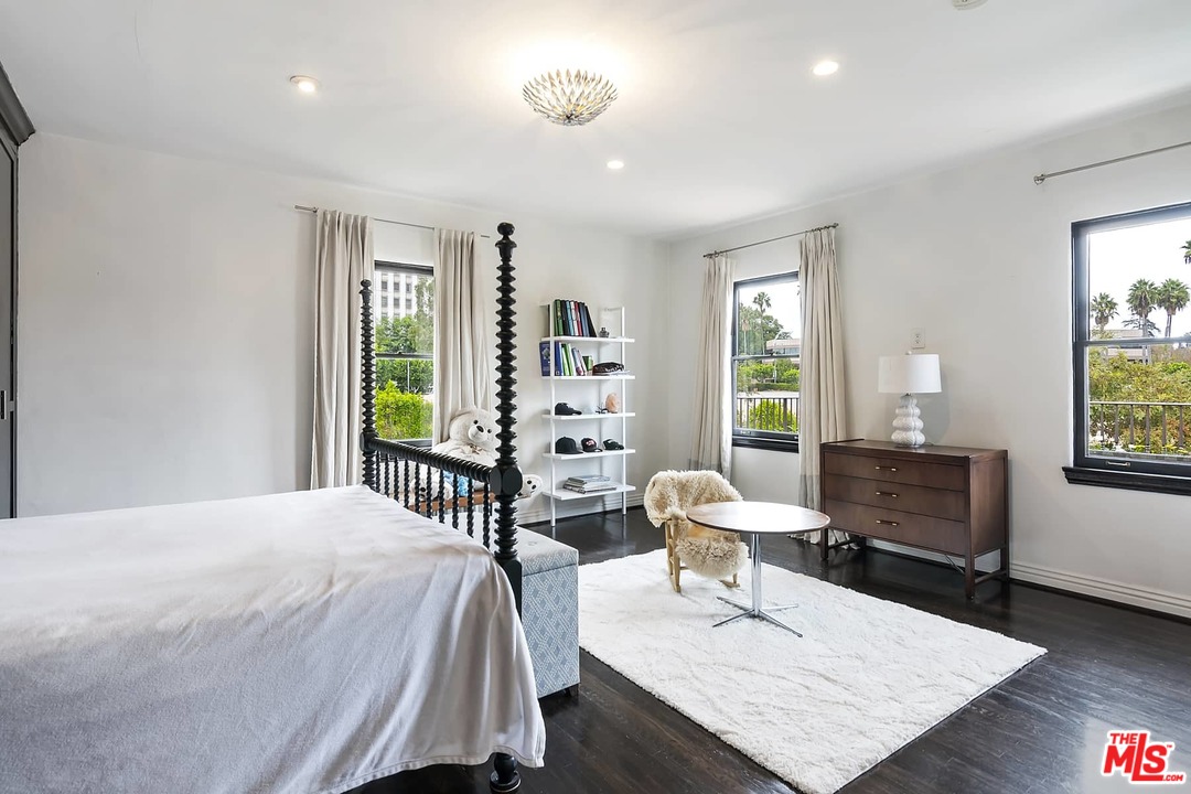801 South Muirfield Road Los Angeles, CA 90005 - Photo 21 of 36 Gallery Image 21