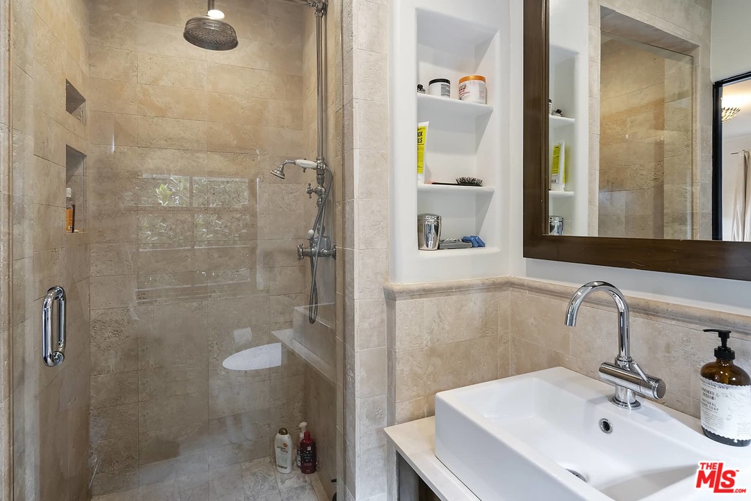 801 South Muirfield Road Los Angeles, CA 90005 - Photo 22 of 36 Gallery Image 22