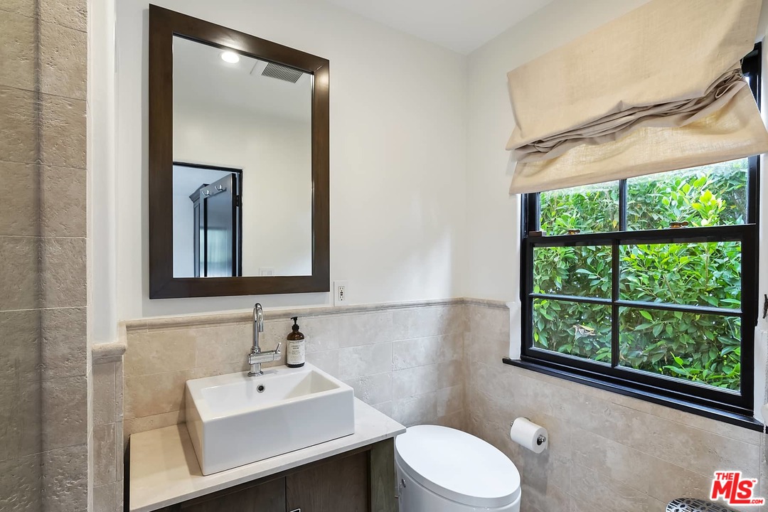 801 South Muirfield Road Los Angeles, CA 90005 - Photo 23 of 36 Gallery Image 23