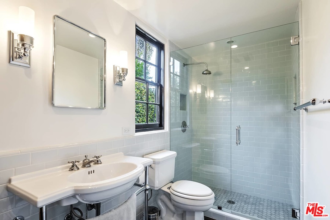 801 South Muirfield Road Los Angeles, CA 90005 - Photo 25 of 36 Gallery Image 25