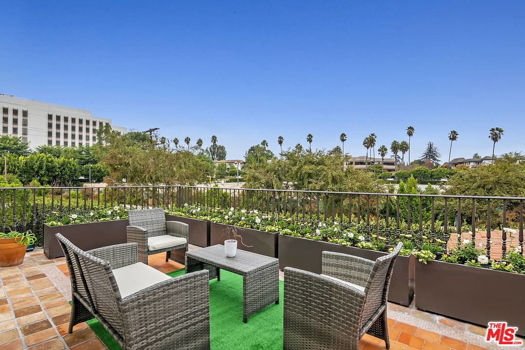 801 South Muirfield Road Los Angeles, CA 90005 - Photo 32 of 36 Gallery Image 32