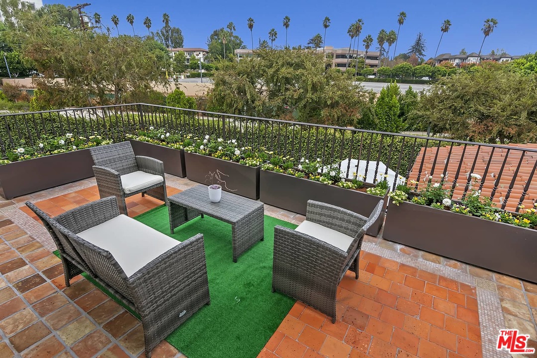 801 South Muirfield Road Los Angeles, CA 90005 - Photo 33 of 36 Gallery Image 33