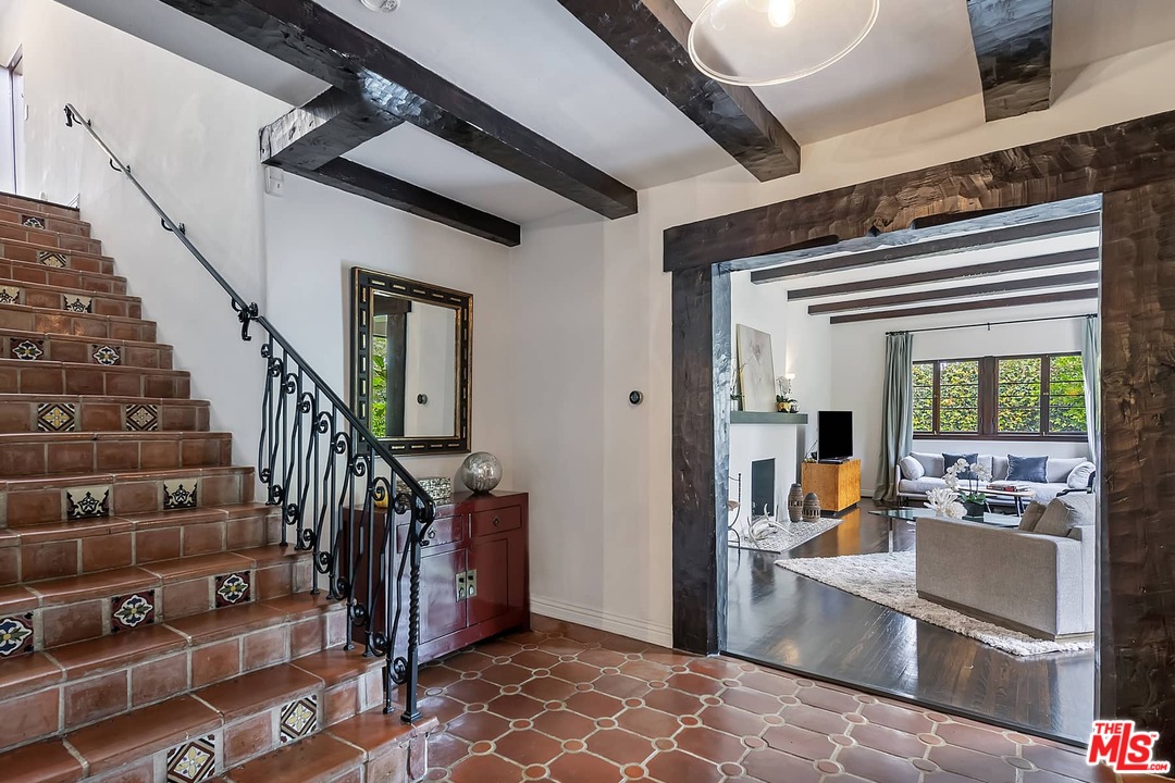 801 South Muirfield Road Los Angeles, CA 90005 - Photo 7 of 36 Gallery Image 7