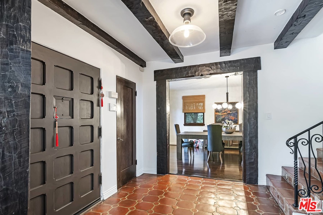 801 South Muirfield Road Los Angeles, CA 90005 - Photo 8 of 36 Gallery Image 8