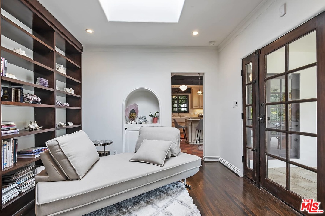 801 South Muirfield Road Los Angeles, CA 90005 - Photo 9 of 36 Gallery Image 9