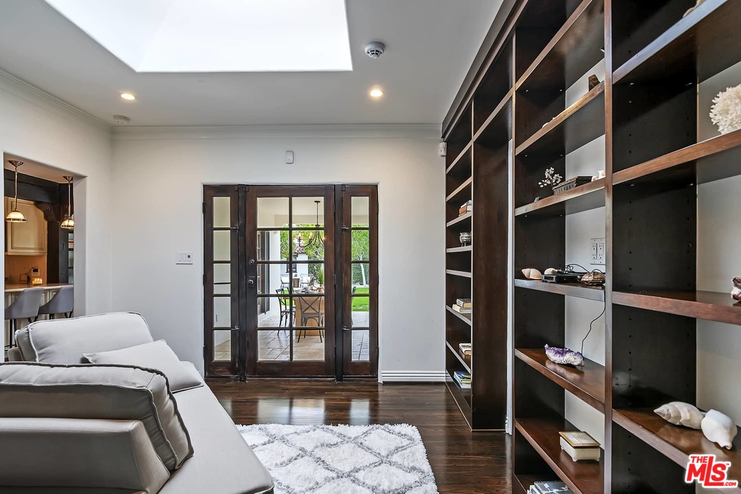 801 South Muirfield Road Los Angeles, CA 90005 - Photo 10 of 36 Gallery Image 10