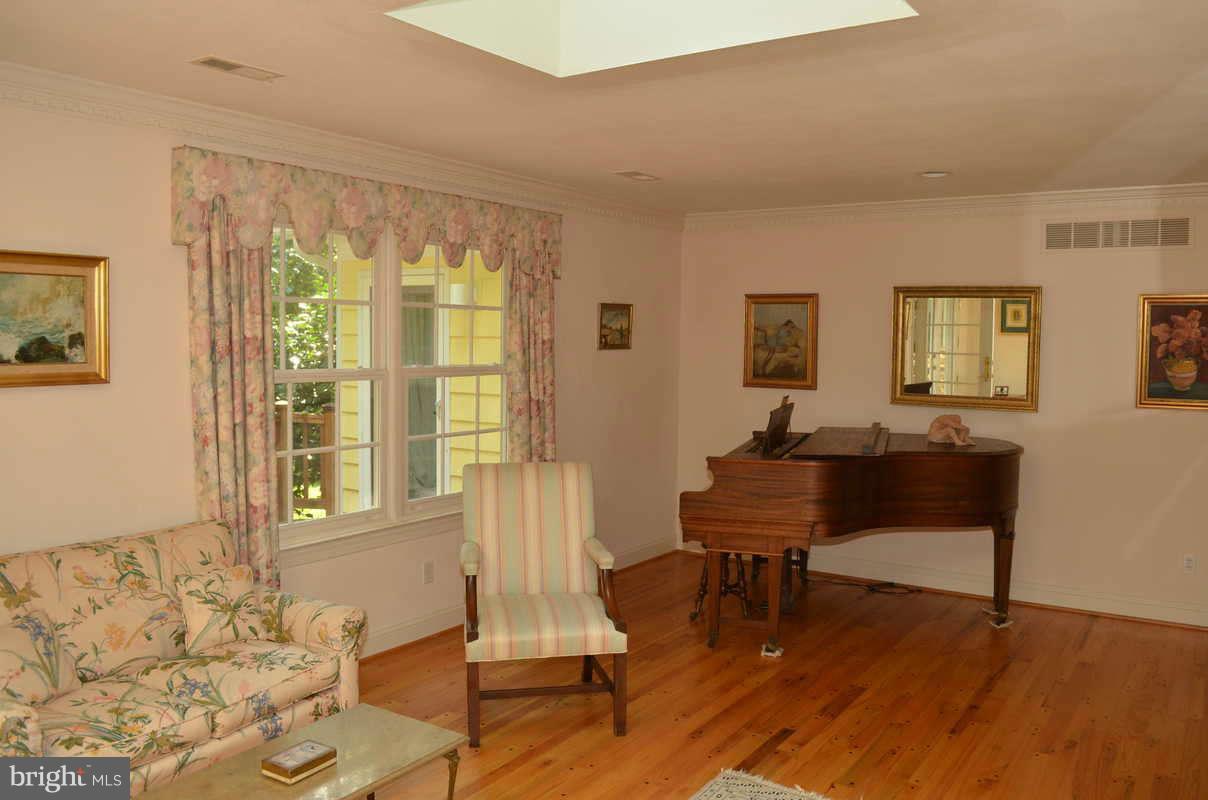 507 Epping Forest Road Annapolis, MD 21401 - Photo 14 of 30 Living room
