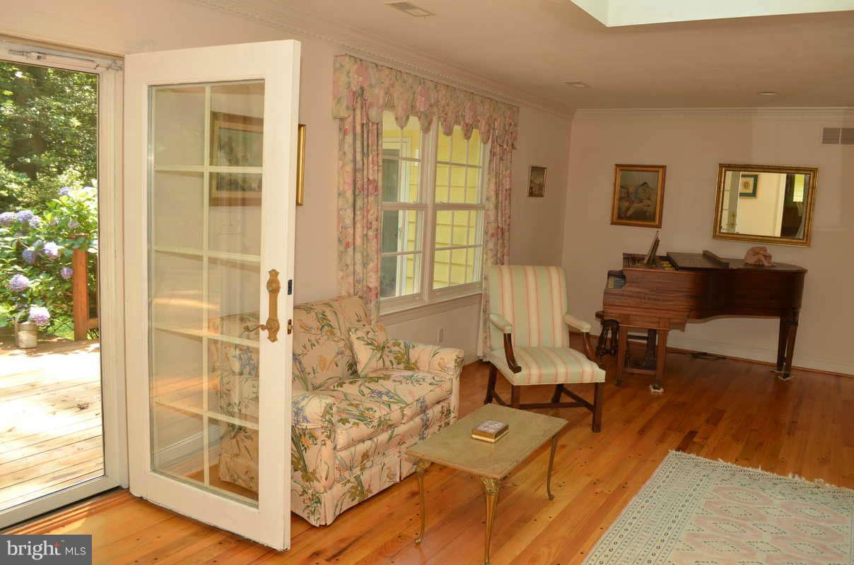 507 Epping Forest Road Annapolis, MD 21401 - Photo 4 of 30 Living room with French doors to deck