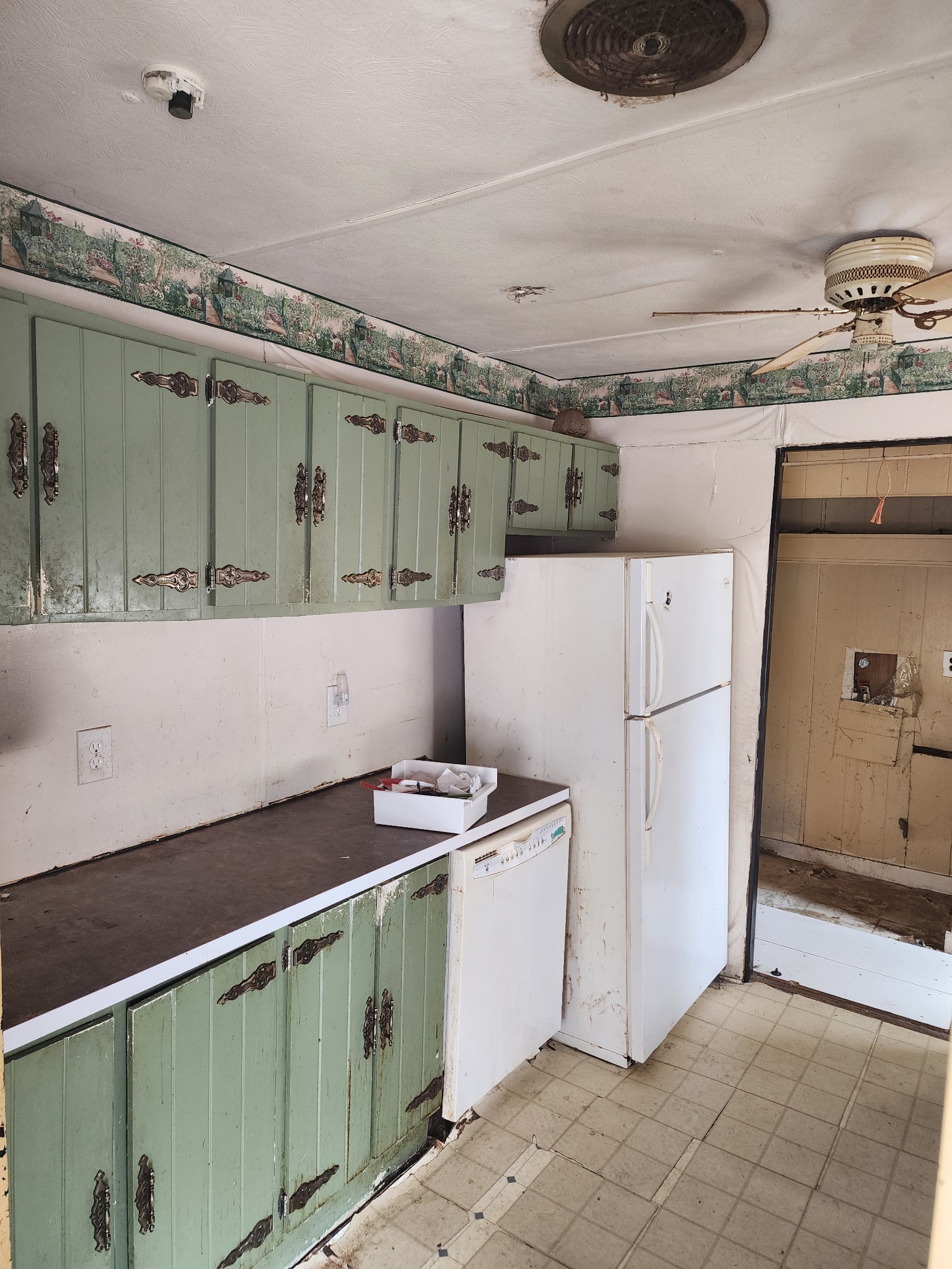 75 Dedman Street Lebanon, TN 37087 - Photo 2 of 8 a kitchen with a refrigerator and a stove