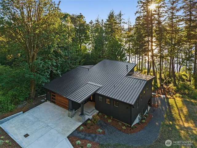 a view of a backyard with sitting area