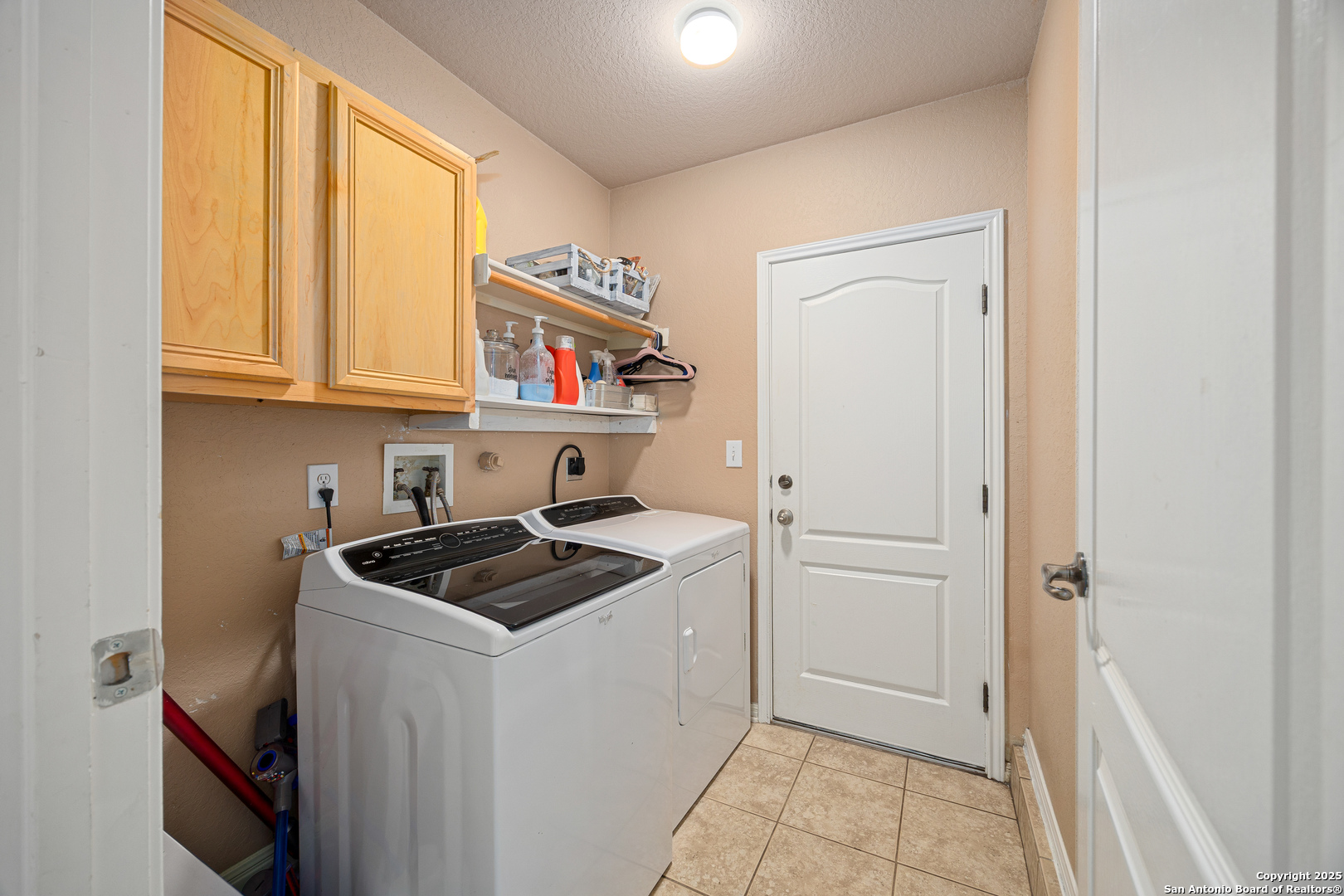 166 Bridle Path Spring Branch, TX 78070 - Photo 20 of 48 a kitchen with a stove and a cabinet