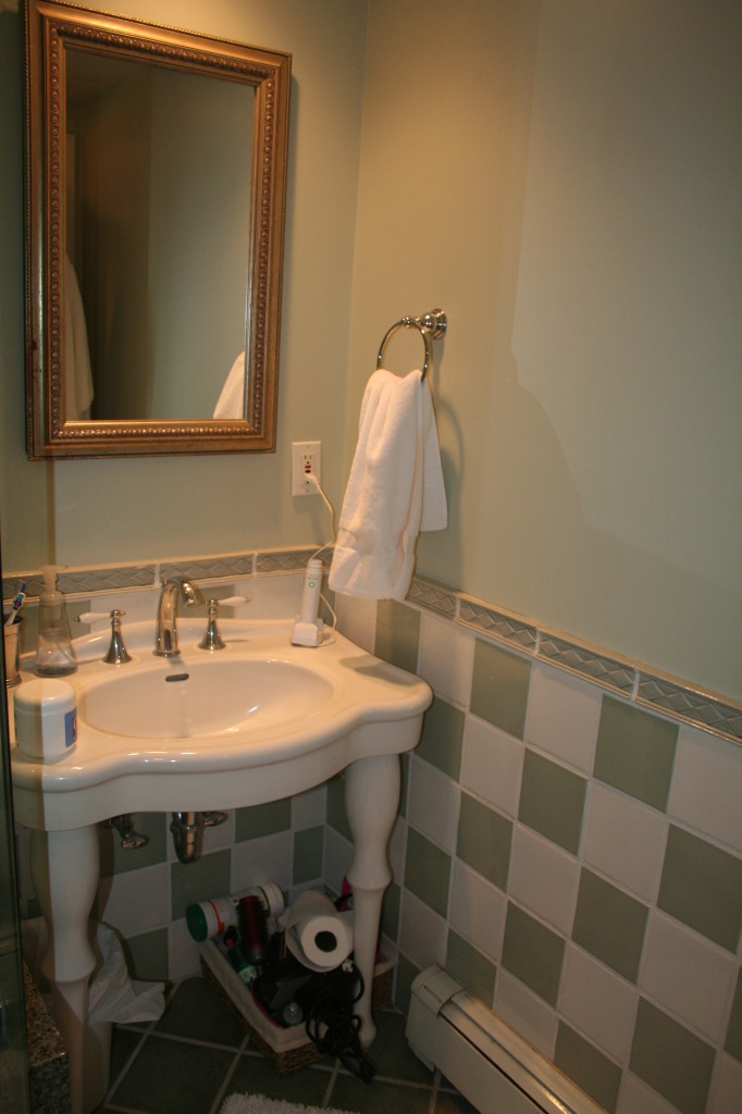 71 Silver Ridge Road New Canaan, CT 06840 - Photo 14 of 29 a bathroom with a sink and a mirror