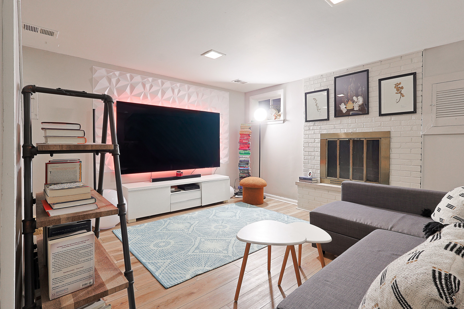 1630 North Sedgwick Street, Unit 2 Chicago, IL 60614 - Photo 23 of 28 a living room with furniture and a flat screen tv