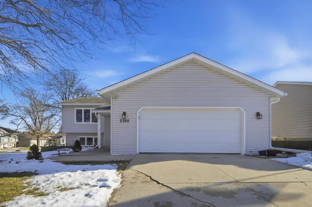 $385,000 | 2305 13th Street Southwest, Austin, MN 55912