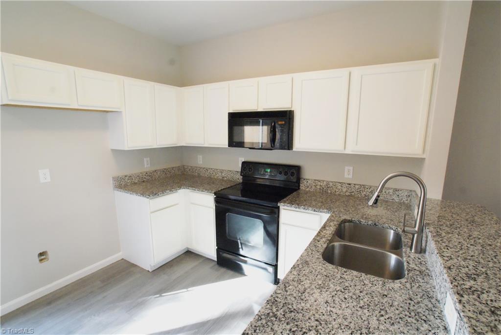 4134 Tarrant Trace Circle High Point, NC 27265 - Photo 5 of 23 Kitchen