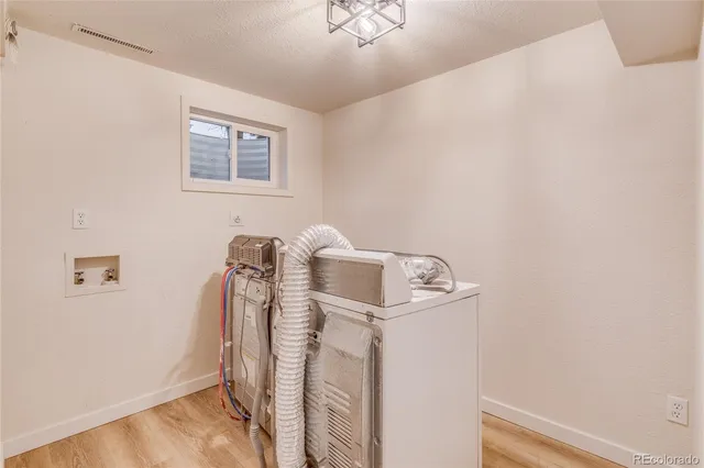 a view of utility room