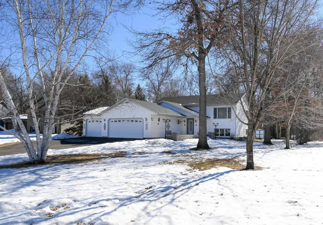 $400,000 | 14420 Cottage Grove Drive, Baxter, MN 56425