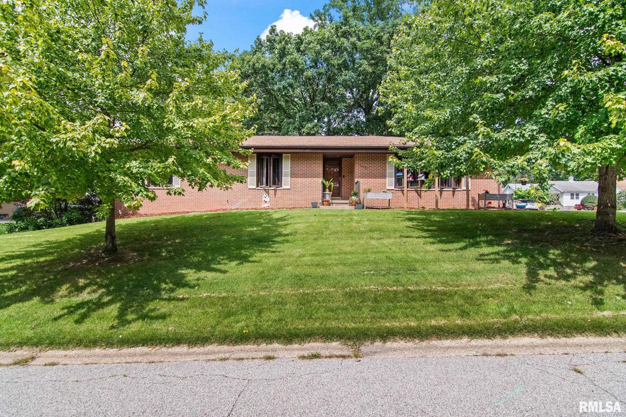 1639 West Edwards Street Springfield, IL 62704 - Photo 1 of 45 Gallery Image 1