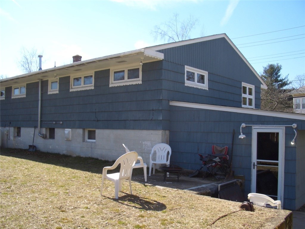 133 Read Avenue Coventry, RI 02816 - Photo 4 of 37 Gallery Image 4