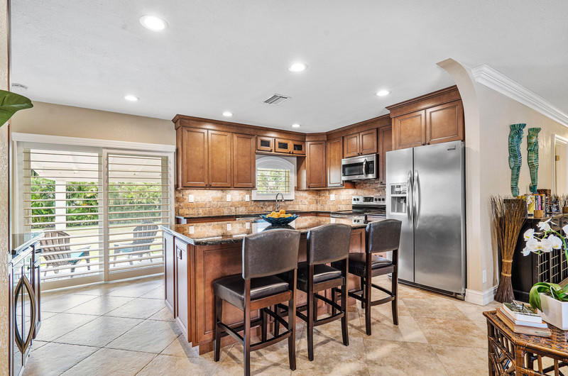 255 Northwest 6th Street Boca Raton, FL 33432 - Photo 11 of 27 255nw6kit2