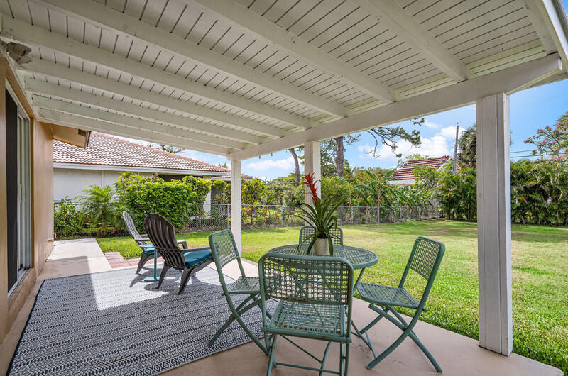 255 Northwest 6th Street Boca Raton, FL 33432 - Photo 18 of 27 255nw6patio