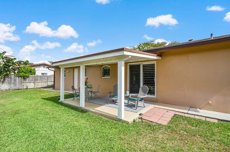 255 Northwest 6th Street Boca Raton, FL 33432 - Photo 20 of 27 255nw6patio2