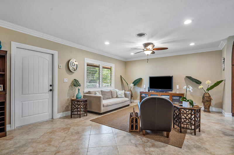 255 Northwest 6th Street Boca Raton, FL 33432 - Photo 4 of 27 255nw6liv