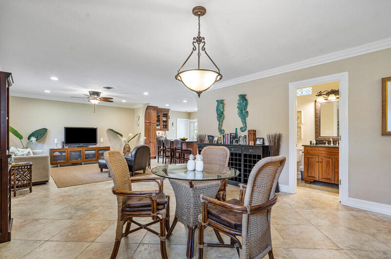255 Northwest 6th Street Boca Raton, FL 33432 - Photo 5 of 27 255nw6liv2