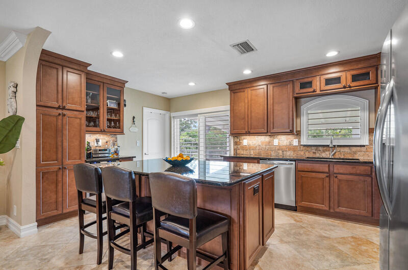 255 Northwest 6th Street Boca Raton, FL 33432 - Photo 9 of 27 255nw6kit