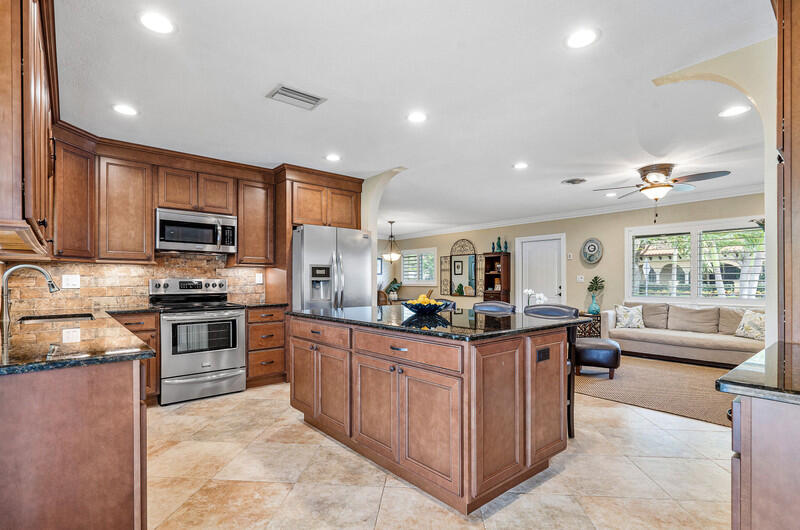 255 Northwest 6th Street Boca Raton, FL 33432 - Photo 10 of 27 255nw6kit3