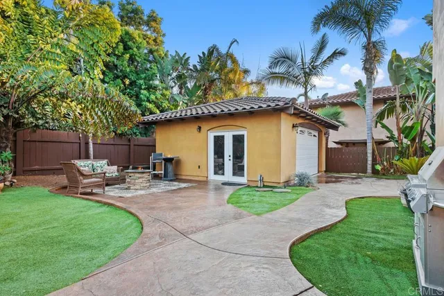 a view of a house with backyard and sitting area