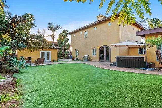 a view of a house with a backyard