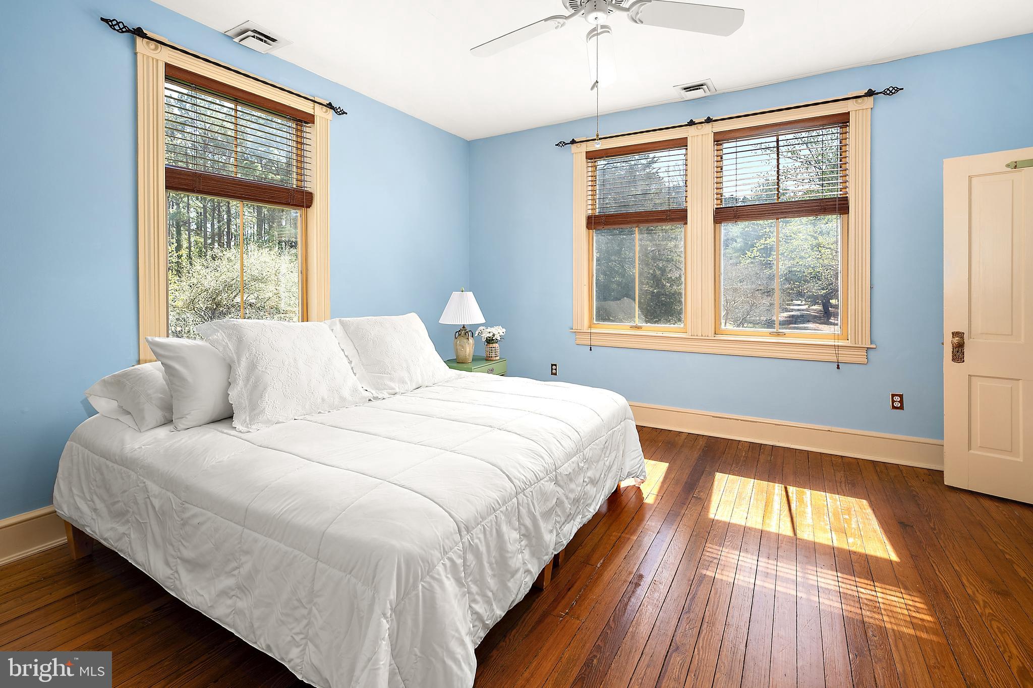 26090 Royal Oak Road Easton, MD 21601 - Photo 34 of 74 a bedroom with a bed and a large window